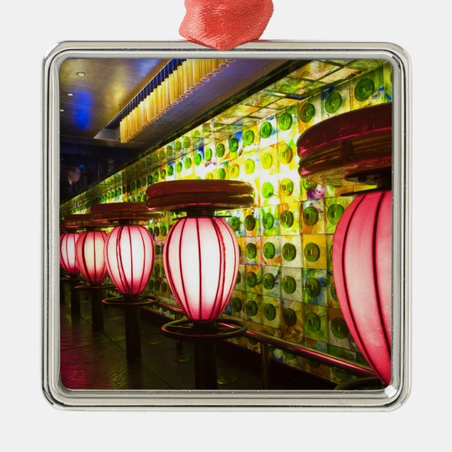 Ornement En Métal Chine, Shanghai. Bar du Xin Tian Di (Devant)