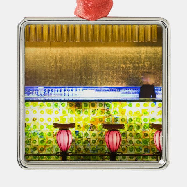 Ornement En Métal Chine, Shanghai. Bar du Xin Tian Di bar 2 (Devant)