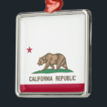 Ornement En Métal Drapeau d'État de Californie<br><div class="desc">Montrez votre amour de la Californie à cet objet orné du drapeau de l'ours.  Parfait pour tous les Californiens et ceux qui les soutiennent.</div>