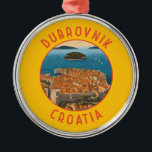 Ornement En Métal Dubrovnik Croatie Cercle retro désorganisé<br><div class="desc">Dubrovnik conception de déplacement vectoriel rétro. Elle est connue pour sa Vieille Ville,  entourée de massifs murs en pierre datant du XVIe siècle.</div>