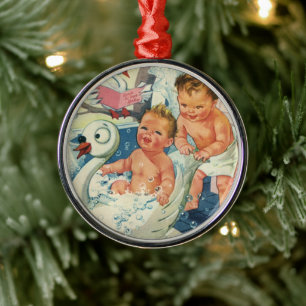 Ornement En Métal Enfants vintages Jouer avec des bulles dans la bai