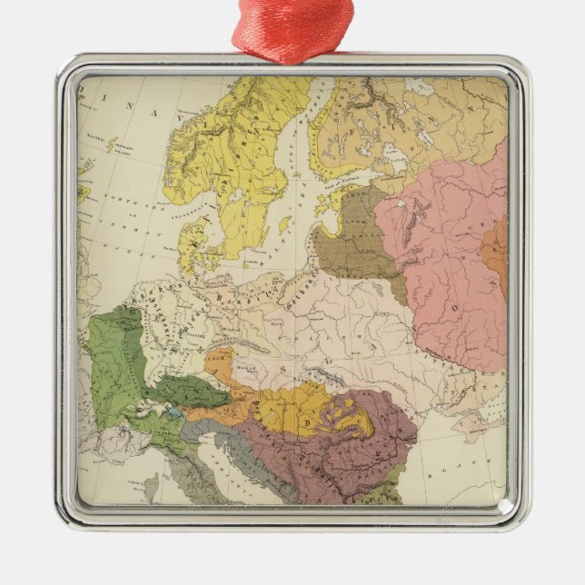 Ornement En Métal Ethnographique, l'Europe (Devant)