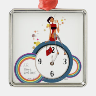 Ornement En Métal Femme s'asseyant sur une horloge et tenant une
