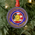Ornement En Métal Fier exercice psychologique Noël des anciens comba<br><div class="desc">Conception commémorative "Fier Armée de l'Armée de terre Opérations psychologiques Vétéran soldat américain" Conception commémorant les réalisations extraordinaires de nos braves hommes et femmes qui ont servi dans les opérations psychologiques d'une importance capitale! Ce design commémoratif magnifiquement conçu, "Fière opération psychologique de l'Armée de terre Vétéran - Soldat américain", est...</div>