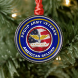 Ornement En Métal Fière Armée de terre Vétéran de l'aviation Noël<br><div class="desc">Conception commémorative spécialement conçue "Fière aviation de l'Armée de terre - Soldat américain" Conception commémorative des réalisations extraordinaires de nos braves hommes et femmes qui ont servi dans l'aviation de l'Armée de terre! Ce design commémoratif magnifiquement conçu "Vétéran de l'Armée Fière - Soldat Américain" fait un cadeau merveilleux pour votre...</div>