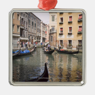 Ornement En Métal Gondoles dans un canal, Venise, Italie