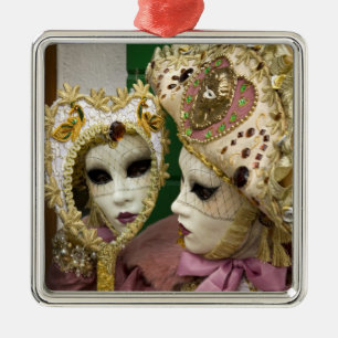 Ornement En Métal Italie, Venise, île de Burano. Femme habillée en