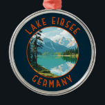 Ornement En Métal Lac Eibsee Allemagne Cercle retro désorganisé<br><div class="desc">Design vectoriel du lac Eibsee. Il se trouve à la base nord du Zugspitze,  la plus haute montagne d'Allemagne.</div>