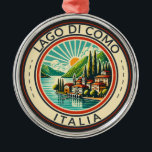 Ornement En Métal Lago di Como Italia Illustration Insigne d'Art de<br><div class="desc">Design vectoriel du lac de Côme. Le lac de Côme,  situé dans la région de Lombardie,  dans le nord de l'Italie,  est une station balnéaire haut de gamme connue pour ses paysages spectaculaires,  située au pied des Alpes.</div>