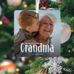 Ornement En Métal Le cadeau le plus adoré de GRANDMA'<br><div class="desc">Faites savoir à une grand-mère combien elle est aimée avec cela; mignon Photo personnalisée moderne grand-mère ornement de Noël. Le design présente une typographie blanche amusante qui se lit comme "La GRANDMA la plus aimée". Téléchargez simplement votre photo préférée et personnalisez le/les nom(s) de qui elle provient. Vous pouvez modifier...</div>
