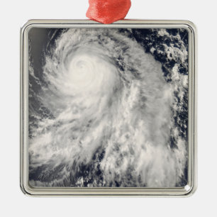 Ornement En Métal Le typhon Nakri au large du Japon