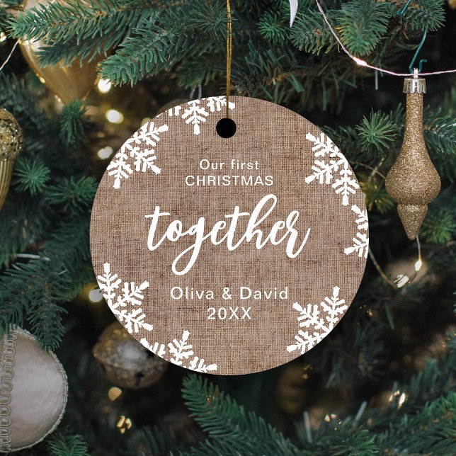 Ornement En Métal Les Flammes De Neige Burlap Nos Premiers Noël Ense (Burlap Snowflakes Our First Christmas Together Metal Ornament)