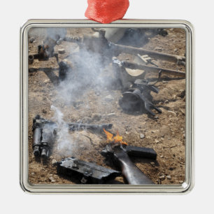 Ornement En Métal Les morceaux d'armes ennemies présentent pour