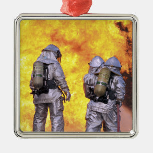 Ornement En Métal Les pompiers éteignent un incendie d'avion