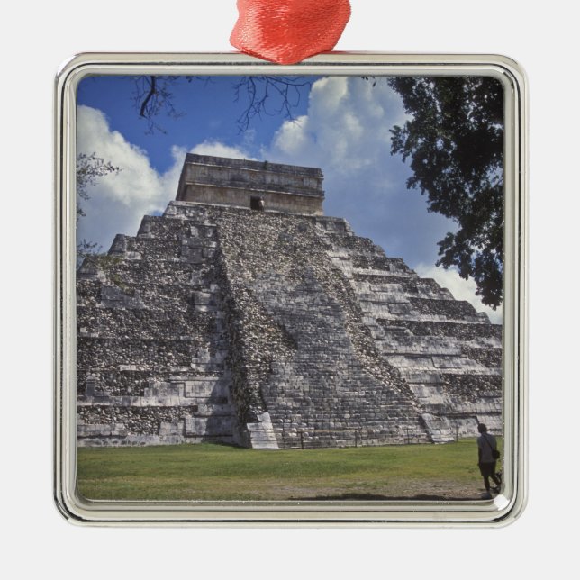 Ornement En Métal Les touristes traversent une partie non restaurée  (Devant)