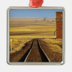 Ornement En Métal Les voies ferrées mènent à de vieux greniers à