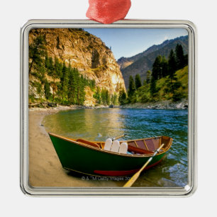 Ornement En Métal L'IDAHO, bateau de pêche sur une plage sablonneus