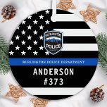 Ornement En Métal Logo personnalisé du service de police Bleu Police<br><div class="desc">Jeu de Noël du département de police de la Ligne Bleue Mince - drapeau américain dans les couleurs du drapeau de la police, design moderne noir et bleu. Customisez avec le logo de votre service et personnalisez avec le nom et le numéro d'insigne des policiers. Ce vêtement personnalisé d'application de...</div>