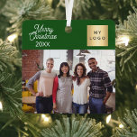 Ornement En Métal Logo photo d'entreprise Noël vert moderne<br><div class="desc">Couleur arrière - plan verte classique,  texte blanc. Texte : Joyeux Noël. Personnalisez et ajoutez-vous le logo de l'entreprise,  la photo et un an.</div>