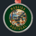 Ornement En Métal Madeira Portugal Cercle retro en détresse<br><div class="desc">Conception de déplacement vectoriel rétro Madère. Madère,  une région autonome du Portugal,  est un archipel comprenant 4 îles au large de la côte nord-ouest de l'Afrique. Il est connu pour son vin homonyme et son climat subtropical chaud.</div>