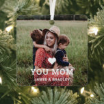 Ornement En Métal Mignonne COEUR T'AIME MÈRE Fête des Mères Photo<br><div class="desc">Cute Heart Love You Mom Mother's Day Photo Christmas Ornament présente votre photo préférée avec le texte "(love heart) you Mom" en script blanc moderne avec vos noms ci-dessous. Personnalisez en modifiant le texte dans la zone de texte fournie et en ajoutant votre propre image. Conçu par ©Evco Studio www.zazzle.com/store/evcostudio...</div>