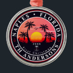 Ornement En Métal Naples Florida Beach Retro Sunset Palm Tree 80s<br><div class="desc">Ils ont customisé Naples Florida Retro 60s Palmiers Souvenirs. Naples Florida, souvenirs de plage rétro. design de voyage pour les amoureux d'été. ce design rétro vintage est une excellente idée de cadeau de vacances, d'anniversaire et d'été. - Vous pouvez personnaliser le modèle en ajoutant un nom de votre ville ou...</div>