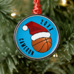 Ornement En Métal Noël du basket-ball de Santa Hat<br><div class="desc">* Hey les fans de basket-ball! * Les ornements sont disponibles dans une variété de formes et vous pouvez ajouter de la couleur arrière - plan, aussi. * (Les ornements premium comme celui-ci sont à un côté, et les ornements céramiques et métalliques sont à deux côtés) * Beau cadeau pour...</div>