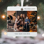 Ornement En Métal Noël Minimaliste Alors Il Y Avait Cinq Familles<br><div class="desc">Marquez l'excitation de votre famille grandissante avec le minimaliste Noël Alors il y avait cinq ornement en métal de famille. Cet ornement métallique élégant et étanche sert de garde-robe parfaite pour le premier Noël de votre famille à cinq ans. Conçu pour afficher deux photos chères, il capture la joie de...</div>
