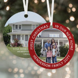 Ornement En Métal Nouvelle adresse 1Noël Simple 2 Photo Rouge<br><div class="desc">Célébrez la joie de votre nouvel endroit avec une photo personnalisée deux "Premier Noël dans notre nouvelle maison" ornement en métal rond rouge et blanc. Toutes les photos et le libellé de ce modèle sont simples à personnaliser. (CONSEIL DE CONCEPTION IMAGE & TEXTE : 1) Pour ajuster la position du...</div>