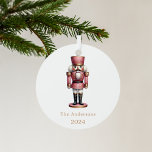 Ornement En Métal Nutcracker rose blanc<br><div class="desc">Arrière - plan blanc,  et un noisette rose. Personnalisez et ajoutez un nom et une année.</div>