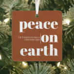 Ornement En Métal Paix personnalisée sur Terre Noël Photo moderne<br><div class="desc">Voici notre "Terracotta Personnalisé Peace On Earth Christmas Modern Photo Metal Ornament", un ajout chaleureux et significatif à votre décor de vacances. Cet ornement en métal finement travaillé présente une riche couleur terre cuite, incarnant la chaleur terrestre de la saison. Le message classique de "Paix sur Terre" est élégamment affiché,...</div>