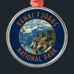 Ornement En Métal Parc national de Kenai Fjords Cercle en détresse r<br><div class="desc">Design vectoriel Kenai Fjords. Le parc est un parc national américain qui entretient le champ de glace Harding,  ses glaciers débordants,  ses fjords côtiers et ses îles.</div>