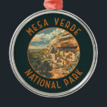 Ornement En Métal Parc national de la Mesa Verde Cirque dérangée rét<br><div class="desc">Design d'illustration vectorielle Mesa Verde. Le parc est connu pour ses maisons de falaises antiques Puebloan bien préservées,  notamment l'immense Cliff Palace.</div>