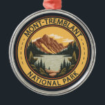 Ornement En Métal Parc national du Mont-Tremblant Badge Canada<br><div class="desc">Parc national du Mont-Tremblant Design d'insigne. C'est le plus ancien parc provincial du Québec et le quatrième après le parc national Kuururururjuaq.</div>