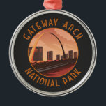 Ornement En Métal Parc national Gateway Arch Cercle en détresse rétr<br><div class="desc">Architecture vectorielle Gateway Arch. Gateway Arch National Park est un parc national américain situé à St. Louis,  Missouri,  près du point de départ de l'Expédition Lewis et Clark.</div>