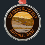 Ornement En Métal Parc national Theodore Roosevelt Rétro perturbé<br><div class="desc">Théodore Roosevelt dessin vectoriel. Le parc est un parc national américain comprenant trois zones géographiquement séparées de terres insalubres dans l'ouest du Dakota du Nord.</div>