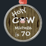 Ornement En Métal Personalisé Funny Holy Cow 70th Birthday Ornament<br><div class="desc">Personnalisée Humoristique Vache Sainte Quelqu'un est 70 Anniversaire Noël Ornament avec Faux Barn Arrière - plan en bois.</div>