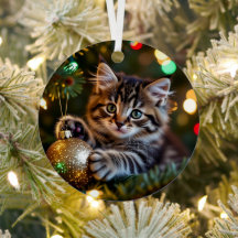 Petit chaton sur l'arbre de Noël personnalisé