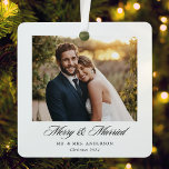 Ornement En Métal Photo classique moderne Joyeux et Mariage marié<br><div class="desc">Des ornements photo mariages personnalisés avec calligraphie de style classique avec photo,  nom et année personnalisés.</div>