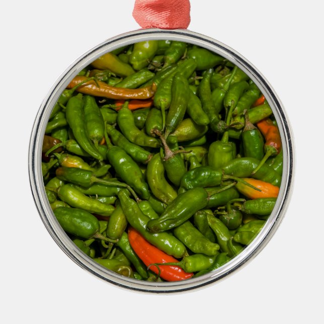 Ornement En Métal Piments à vendre au marché (Devant)