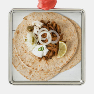 Ornement En Métal Pita gyros avec coleslaw tzatziki olives et feta