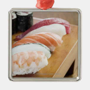 Ornement En Métal Plan rapproché des sushi sur une table