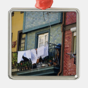 Ornement En Métal Portugal, Porto (Porto). Femme accrochée à la le