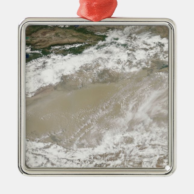 Ornement En Métal Poussière et nuages planaient au-dessus du Taklima (Devant)