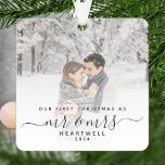 Ornement En Métal Premier Marié Noël Custom Photo Script gris<br><div class="desc">Commémorez le premier Noël de votre mariage avec ce magnifique ornement de gardiens moderne. Le texte gris fusain dit "Notre premier Noël en tant que Monsieur et Madame", avec les mots "Monsieur et Madame" dans un élégant script manuscrit avec des fioritures avant et après. Remplacez l'exemple d'image par votre photo...</div>