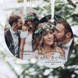 Ornement En Métal Premier Noël en tant que Mr & Mrs ・ Elegant 2 Phot<br><div class="desc">Célébrez un 1er jour férié joyeux en couple marié avec une élégante photo personnalisée "Notre premier Noël en tant que Monsieur. & Mme" ornement en métal ovale. Les photos et tout le libellé de ce modèle sont simples à personnaliser. (CONSEIL EN MATIÈRE DE PLACEMENT D'IMAGE : Une façon simple de...</div>