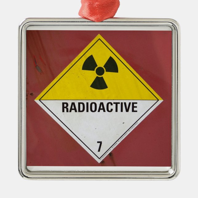 Ornement En Métal Radioactif (Devant)