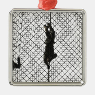 Ornement En Métal recrues accomplissant un obstacle