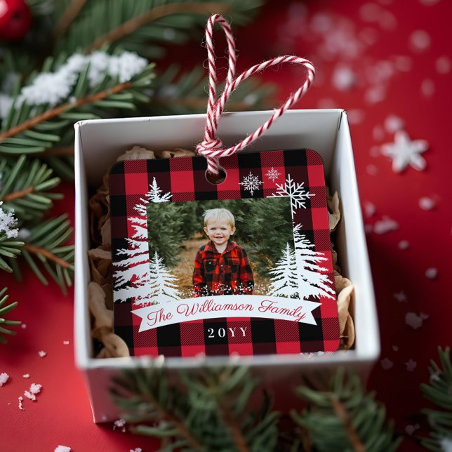 Ornement En Métal Red Buffalo Plaid Rustic Pine Trees Family Photo (Red Buffalo Plaid Rustic Pine Trees Family Photo Metal Ornament)