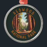 Ornement En Métal Redwood National Park Cercle en détresse rétro<br><div class="desc">Design d'illustration vectorielle de séquoia. Le parc protège de vastes prairies,  des forêts de chênes,  des rivières sauvages et 60 miles de côtes accidentées.</div>